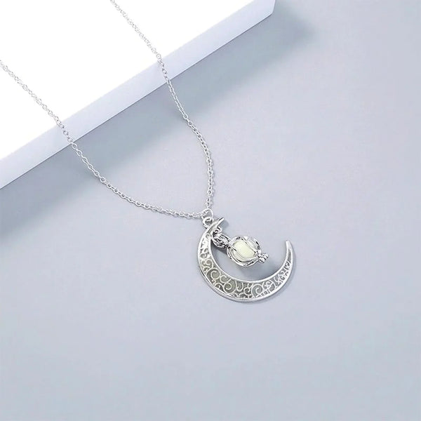 Collier Lune Lumineuse - Pendentif Éclat Nocturne
