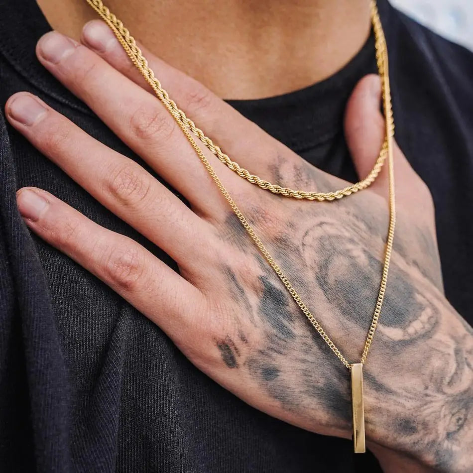 Collier Barre Verticale 3D - Style Contemporain