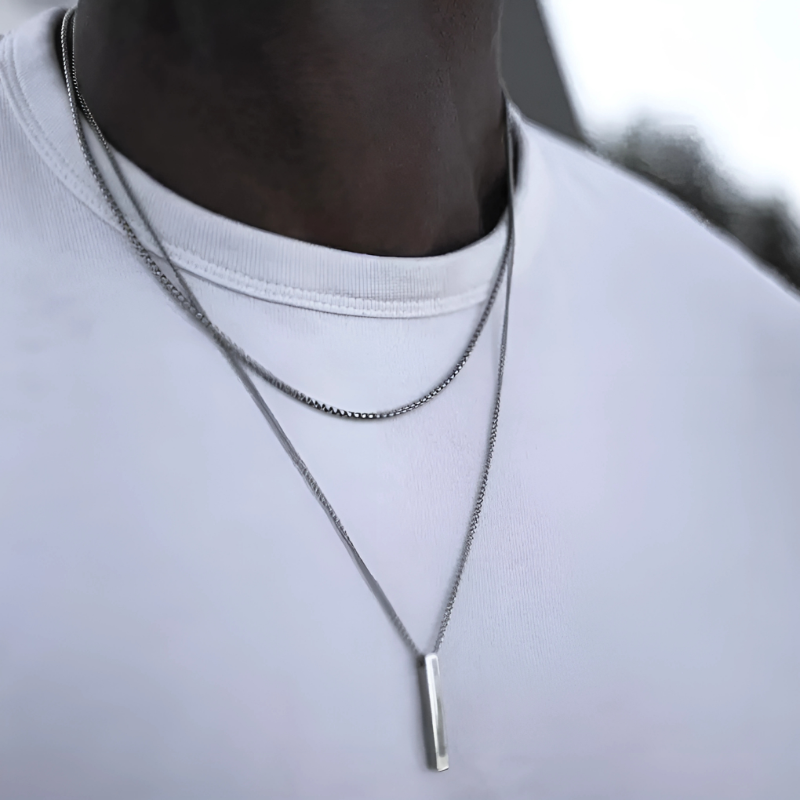 Collier Barre Verticale 3D - Style Contemporain