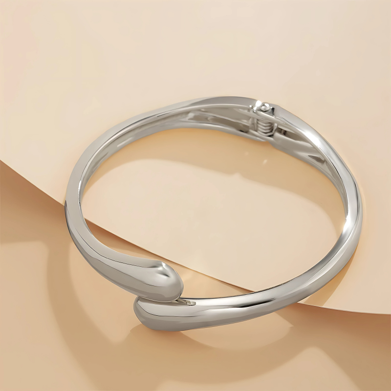 Large bracelet et bague en métal pour femmes